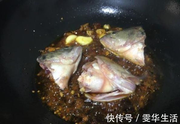 鲈鱼|鱼腥最怕这个, 倒一杯鱼马上没了鱼腥味, 且鱼肉更鲜更嫩!