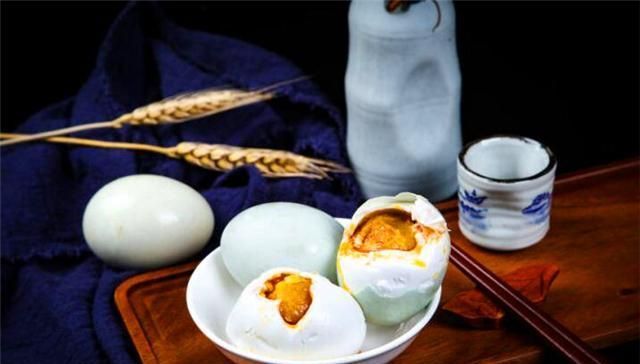 咸鸭蛋,吃了之后对身体有什么好处?你真的知道吗?看专家的理解