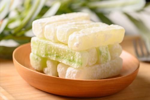 冷藏|冬瓜别再炒着吃了,做成冬瓜糖,清热下火,清香甜蜜,全家抢着吃