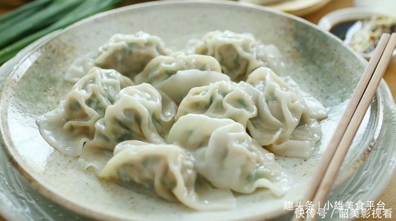 技巧|调韭菜饺子馅,教你几个小技巧,韭菜不出水不变色,鲜香可口