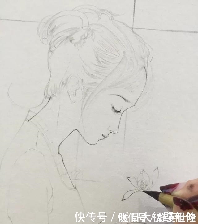 美人图$这美女画美人图,一画就是三年多,美上天