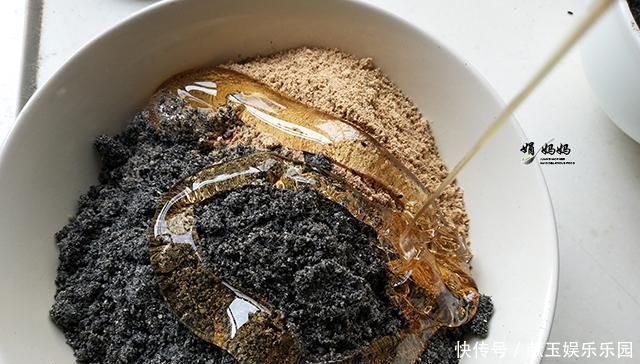 60岁阿姨每天吃两粒,皮肤紧致头发乌黑,看着比同龄人年轻20岁