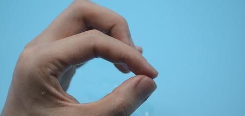 诀窍|手指被502胶水粘住怎么办?学会这诀窍,胶水立马融化,太实用了