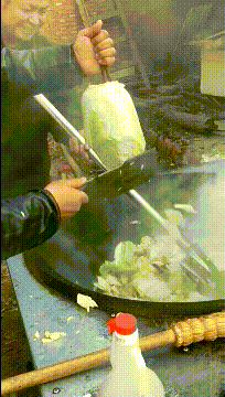 |搞笑GIF:我最喜欢的女神,但这个走路姿势有点汉子