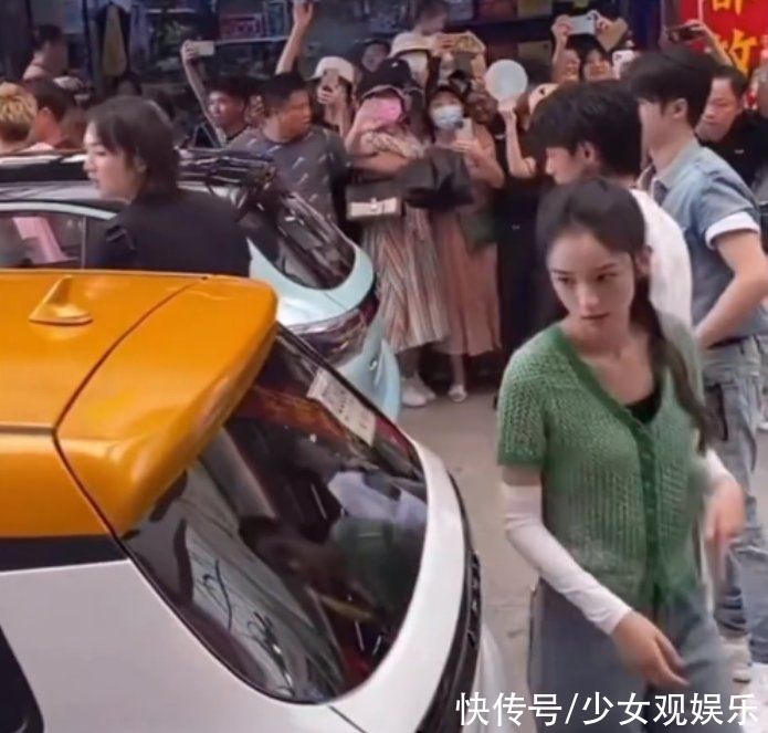 生圖美|網(wǎng)友圍觀中餐廳5嘉賓采購，相機(jī)下的周也又白又瘦，生圖美翻了