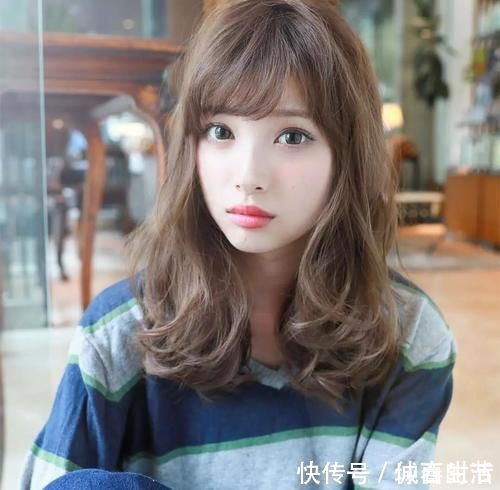 发型|三四十岁女人发量非常多,适合烫什么发型?试试时髦减龄的弯弯烫