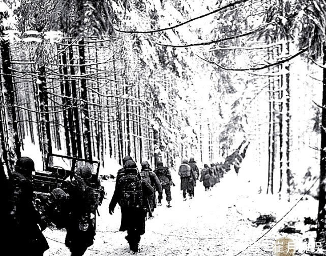 战役|突出部战役中的老照片:德军试图在造战争神话 杀伤美军9万人