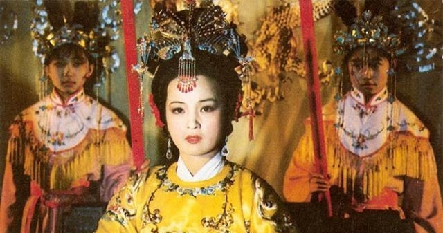 红楼梦&贾元春是不是皇后其实,王熙凤早已一语道破!