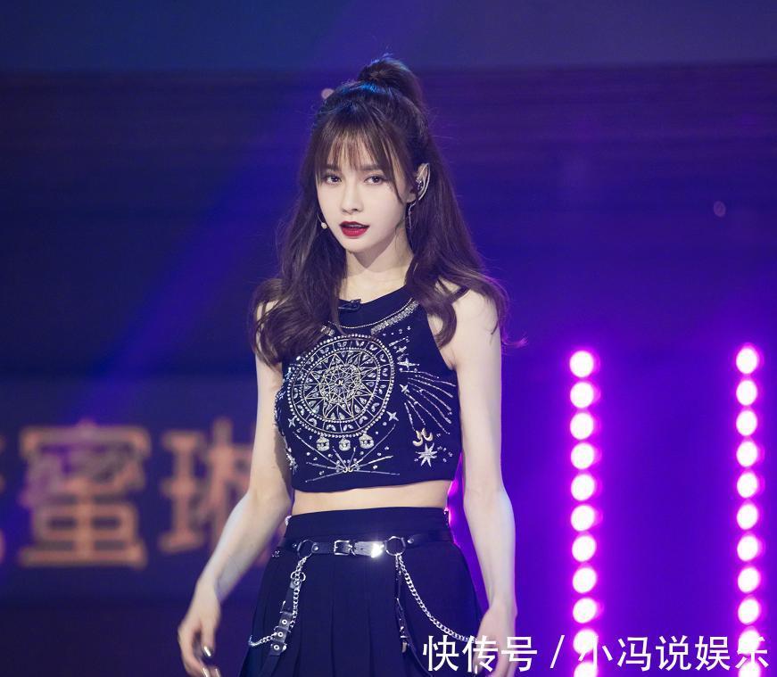 芒果tv|沈梦辰被偶遇，原相机下打扮低调肤色黑，拍摄者赞她真人又瘦又美