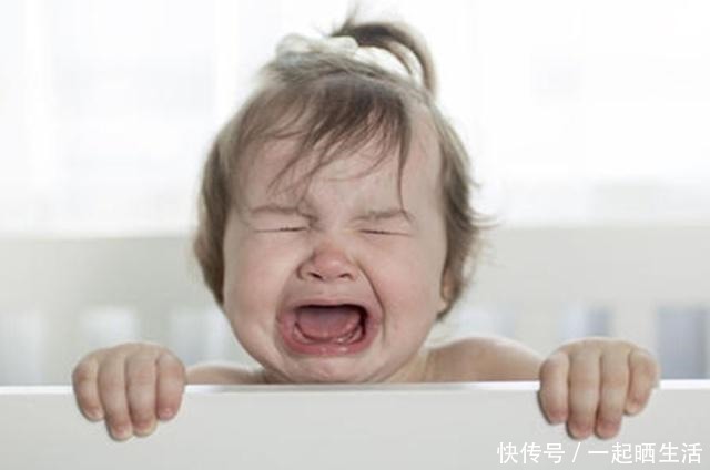 图图|孩子撒泼坐地上大哭不起,姥姥的一句话,就将其治得服服帖帖!