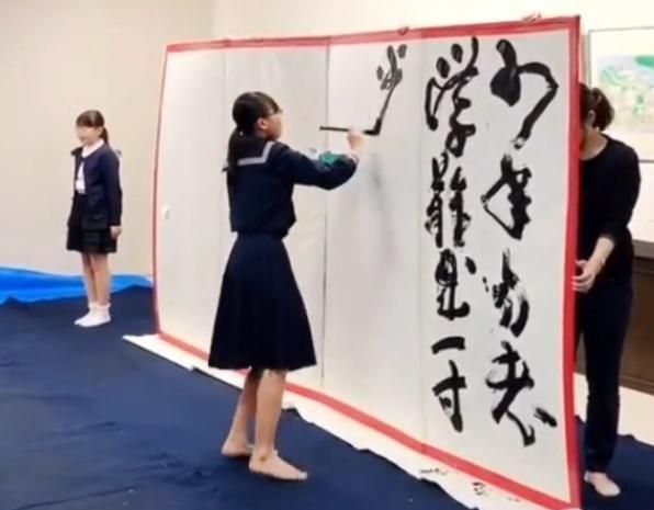 中国传统|日本初一女生书法真厉害:魏碑书法收放自如,胜过国内很多专家