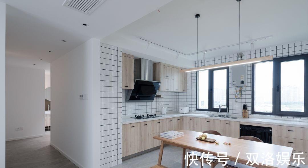 电视机|105平现代风婚房,清静淡雅温馨舒适,不到5个月就全部完工