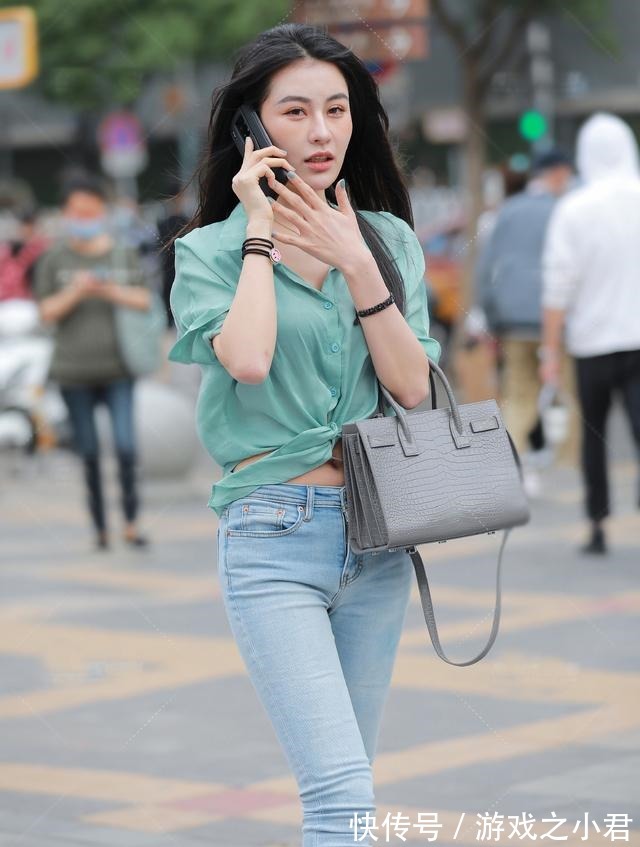 短袖衫 烂大街的牛仔裤,依然是休闲搭配的主角,配翠绿短袖衫,清爽宜人!