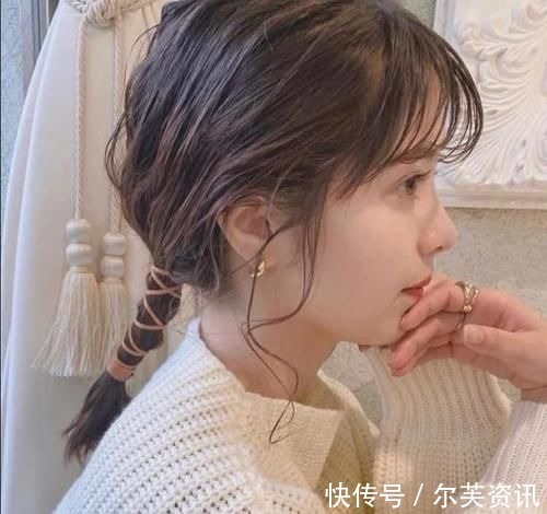 发型 女生别再披头散发了,这些减龄发型够美够撩人,还很显气质