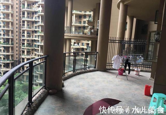 空中庭院|双阳台已经过时,现在流行这种弧形阳台,整栋楼每家都是空中庭院