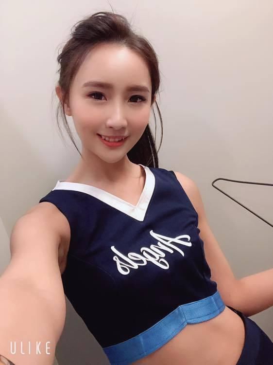 清纯系妹子俏丽马尾微笑超甜,让人就像毒瘾一般难以自拔