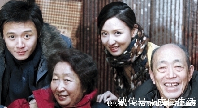 孩子|父母不在了,成家的姐姐不管我,没了父母后“亲姐弟不如远亲”