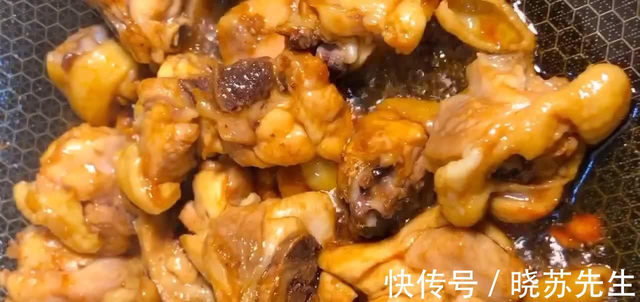 把香菇和鸡肉放在一起烧,兼具“香”和“鲜”,简单几步就搞定!