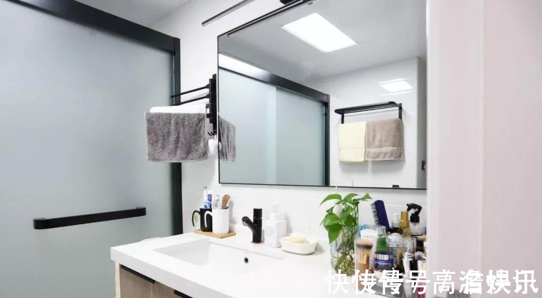 实用|59㎡小两居,客餐厅合并功能叠加,中岛式厨房收纳满分,超实用!