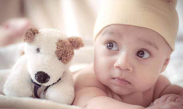 新手妈妈|月子里这些无意的举动,对新生儿眼睛伤害大,新手妈妈别大意