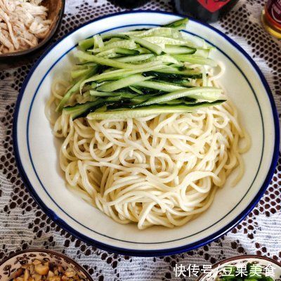隔壁|鸡丝凉面这样做，隔壁小孩都馋哭了