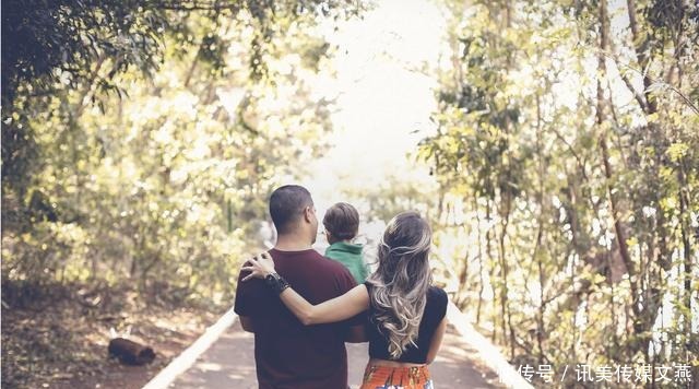 8岁男孩3次点燃商场衣服,称“感觉很好玩”,你会怎么处置?