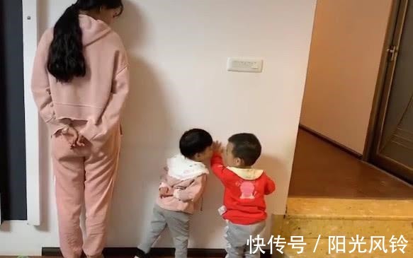 粑粑|“没地位宝妈”带娃罚站火了,萌娃粑粑,我妈就是这样撩仔的