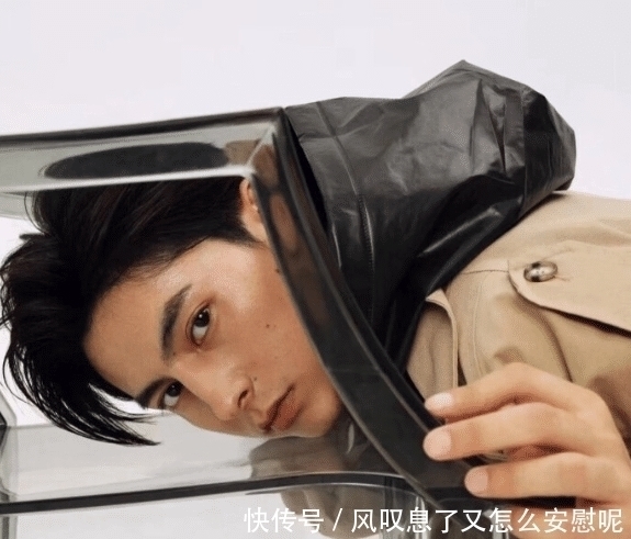 女生刚睡醒就有这3举动，颜值肯定非常高，连“校花”都甘拜下风