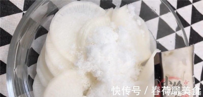 萝卜要腌多久？20年大厨分享饭店腌萝卜的时间，香脆开胃解油腻