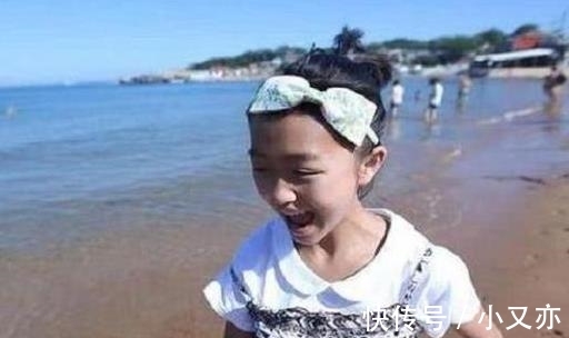 王爸|《变形计》“神仙妹妹”梁小友高二辍学后成网红,浓妆直播惹众议