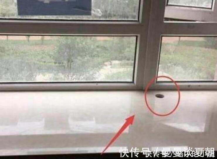 飘窗垫|一旦工人这样给你飘窗打个小洞,不用验收只管加钱就行,太聪明了