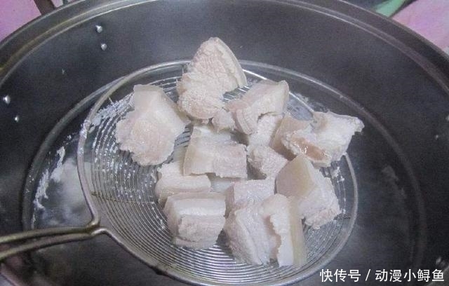  炒糖色, 到底用油炒还是用水炒, 好多人都搞错了, 难怪红烧肉发苦