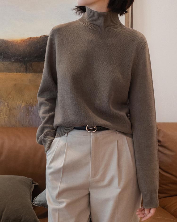 搭配 秋冬衣服别乱买，常备“高领衫”，搭配大衣、羽绒服都洋气