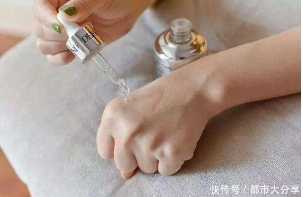 李佳琦随手一晒的“精华液”,网友美白抗衰,实力不输兰蔻