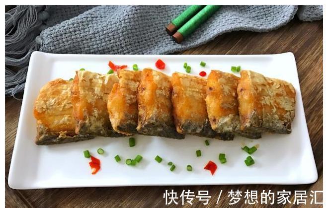 炸带鱼|在家炸带鱼时，别直接下油锅炸，多加2步，带鱼酥香入味不粘锅