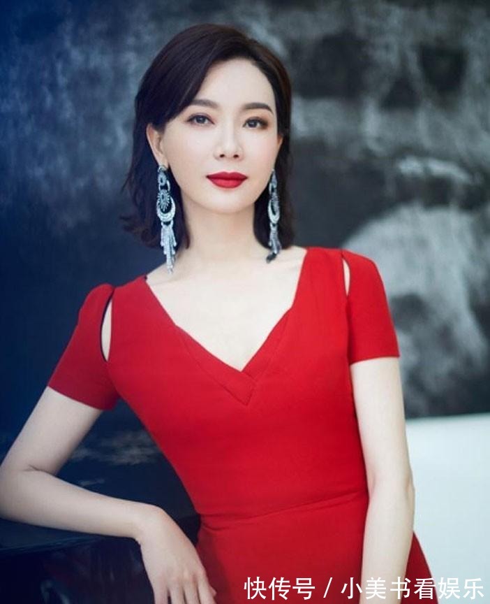 减龄|女人过了50岁尽量别留长发、烫卷发！推荐这3款发型，太减龄