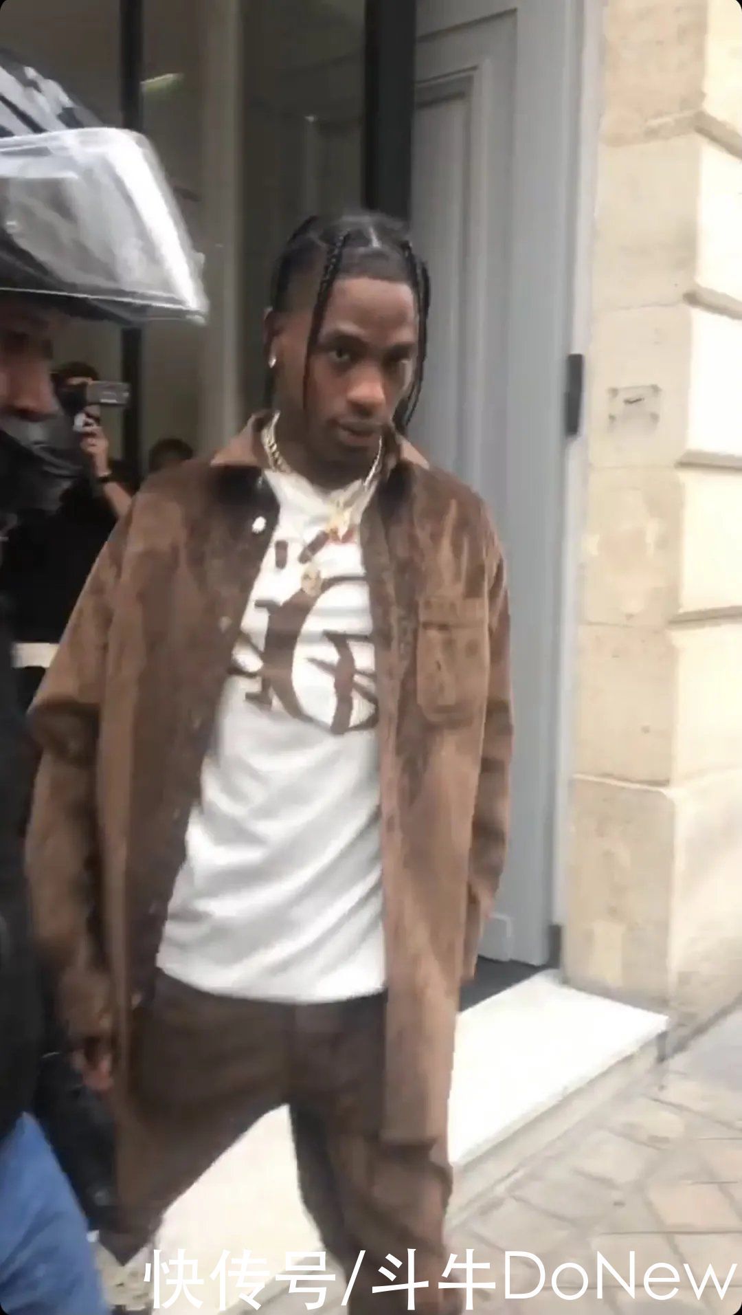 fle资讯联名藤原浩还不够?TSxDIOR首曝!YEEZY 450黑武士明天开抢