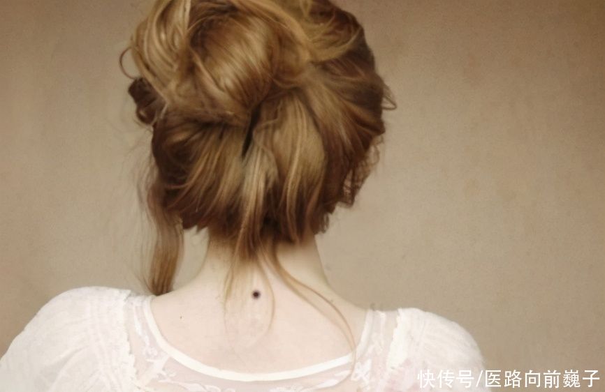 胃食管反流病|嗓子出现这种症状,可能是胃病,严重会致癌!一个动作测试