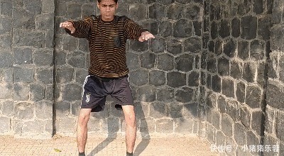 肌肉|小伙练腿每天做100个深蹲,并逐渐增加训练难度,1个月看腿部变化