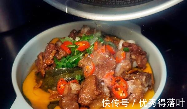 南瓜|餐桌上，添一道应景、解馋又健康美味的陈皮排骨排蒸南瓜！