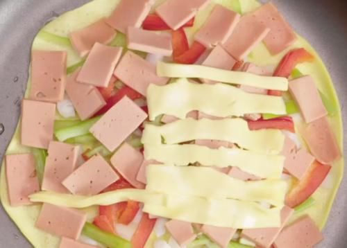 分享一款什锦鸡蛋披萨饼，简单好吃，营养美味，解馋的早餐美食