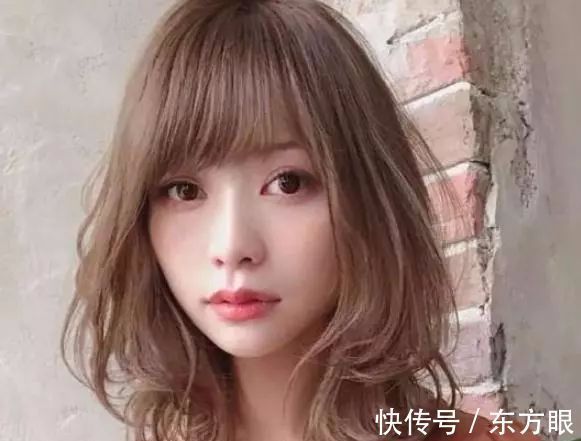 卷度 中年女人换发型需谨慎,不要盲目跟风,这6款发型既优雅又迷人!