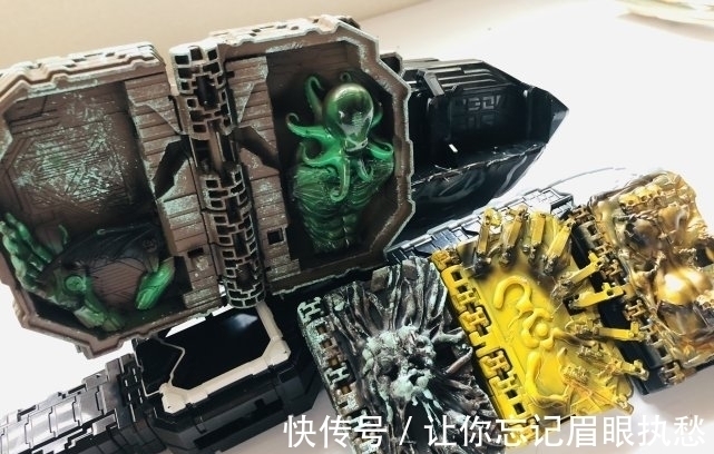 假面骑士:粉丝花10万改装变身器,网友吐槽浪费,两年后青铜变王者