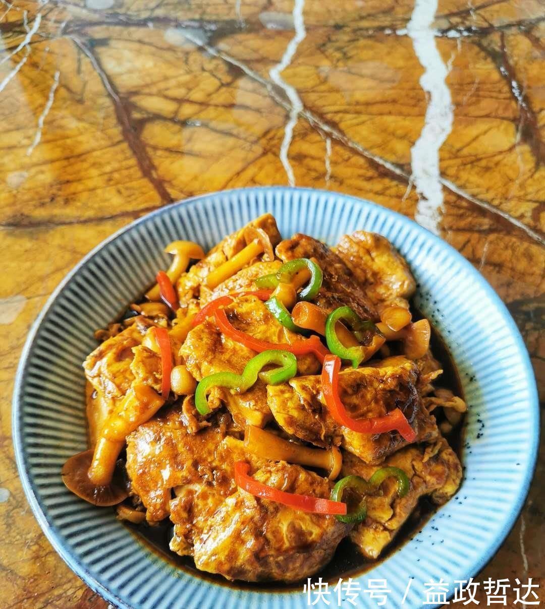 鸡蛋|鸡蛋豆腐新吃法，咸鲜香嫩的下饭菜，老人吃了养生，孩子吃了健脑