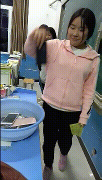 |搞笑GIF:曾经我活得不如一条狗,如今更是不如一只熊