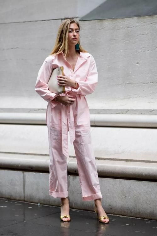 皮肤黄的女生千万别穿这4种颜色，显老又没气质，太丢人了