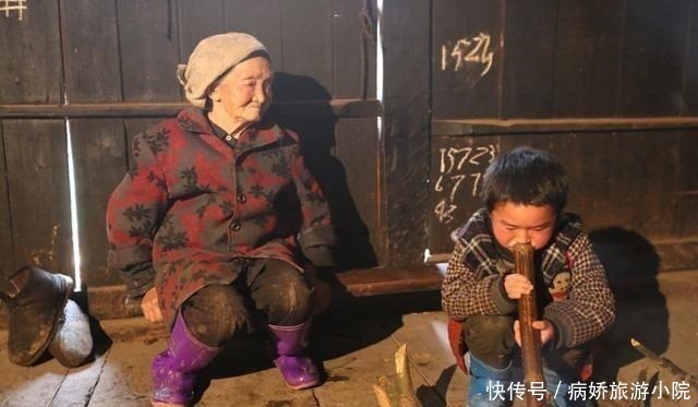 长辈|奶奶带孙子吃酒席,结束后成全村笑料,隔代育儿的这些痛谁知道