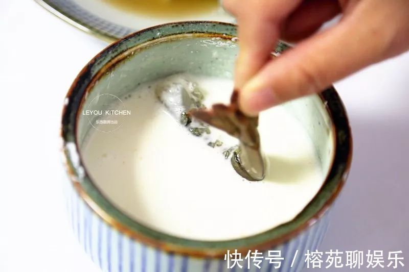 年夜饭,虾的别样做法,香酥鲜美,寓意节节高,不知不觉就吃光了