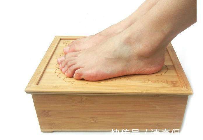 嘴唇|4个部位长了痣,最好定期检查,癌症可能会悄悄接近你