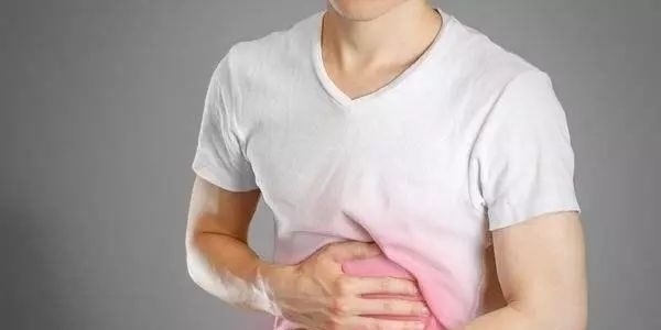 症状|长期喝酒的人,如果酒后时常出现3个症状,还请尽快戒掉